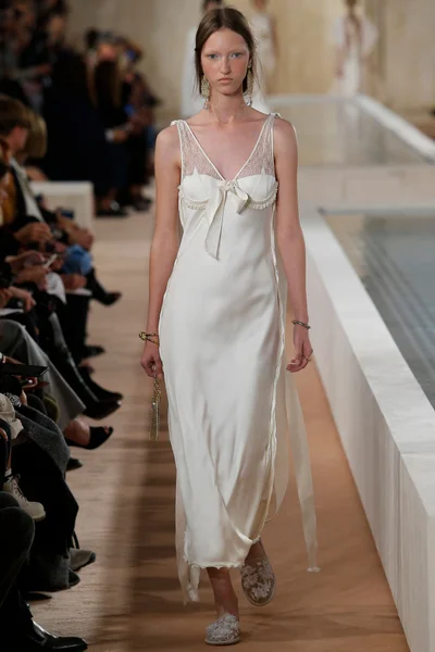 Look 19